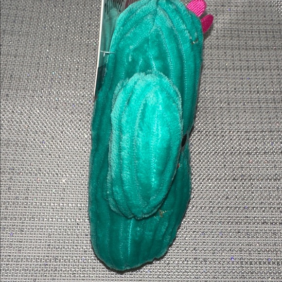 PETSHOPPE Green Plush Macro Ribbed Cactus with Pink Flower Squeaky Dog Toy - Picture 3 of 8